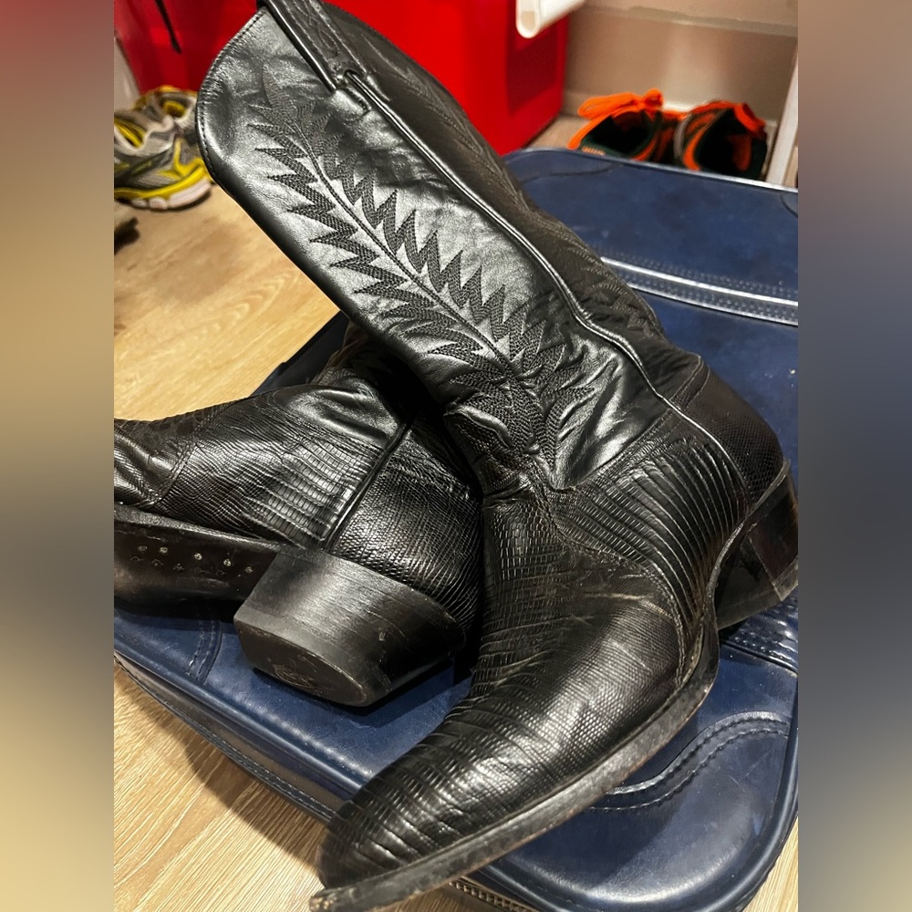 Tony Lama cowboy boots, size 7M